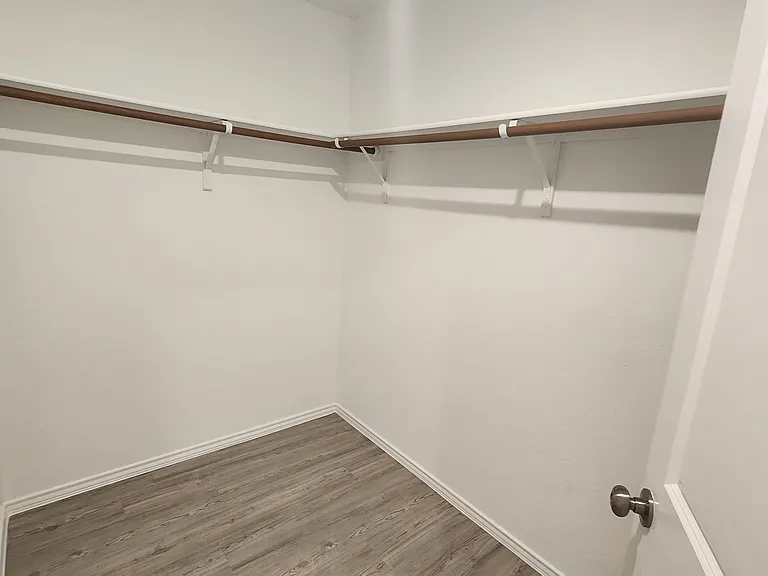 2815 Charpak Dr — Photo 32