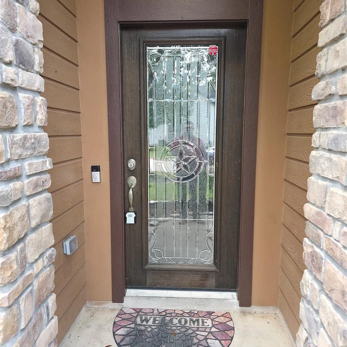 3 bed, 2.0 bath, 1944 sqft, $2,390 — Photo 3