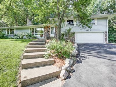 8435 Wesley Dr, Golden Valley, MN, 55427
