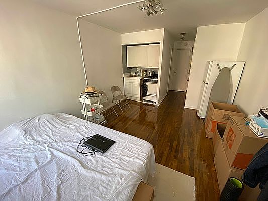 2nd image of 76 Mulberry St APT 2