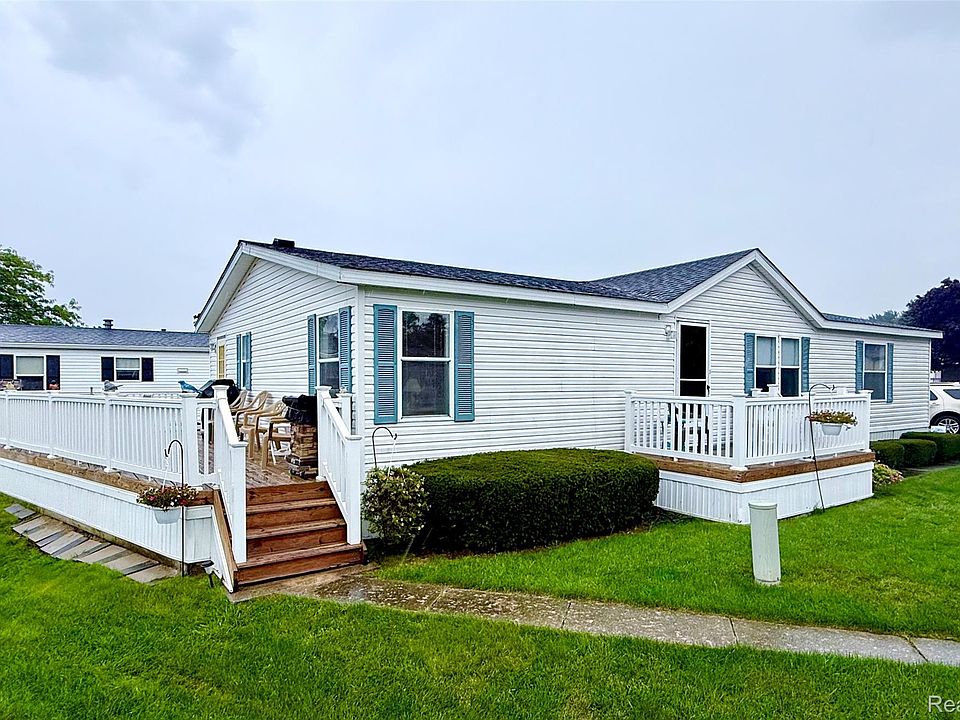 1st image of 104 Shoreline Dr E
