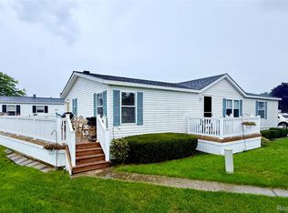 104 Shoreline Dr E, Pt Sanilac, MI 48469