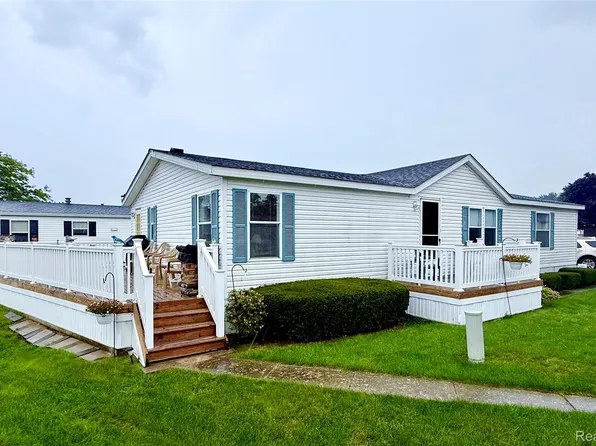 104 Shoreline Dr E, Pt Sanilac, MI 48469