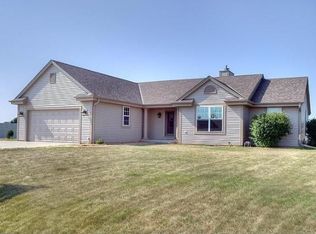 414 Pleasant St, Eagle, WI 53119