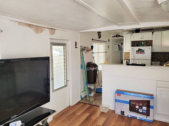 5th image of 915 Lenore Ave
