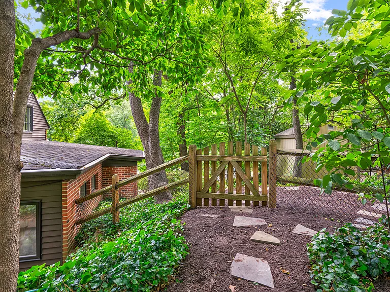 3402 Halcyon Dr — Photo 52