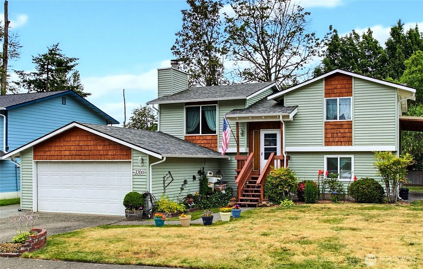 1st image of 3200 SE 20th Court