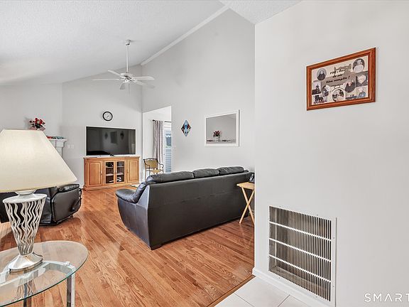 5th image of 26 Ivy Grove Court #26