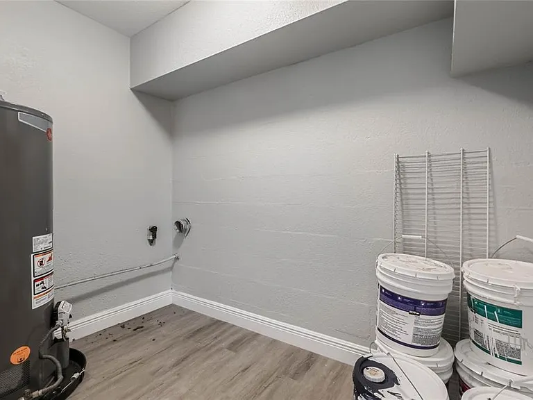 1090 Emerald Dr — Photo 19