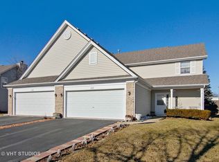 525 Northgate Cir, Oswego, IL 60543