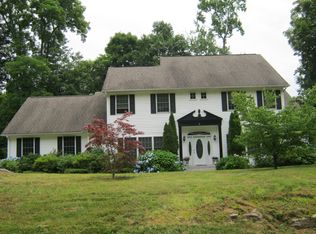 6 Cranberry Pond Rd, Putnam Valley, NY 10579