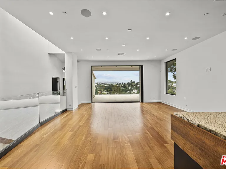 2388 Lyric Ave — Photo 9