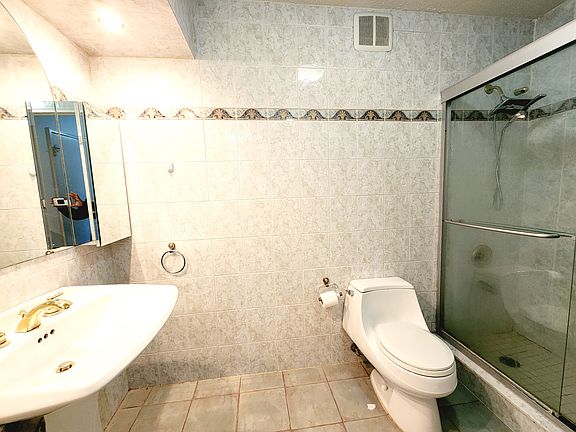 5th image of 300 Winston Dr APT 105