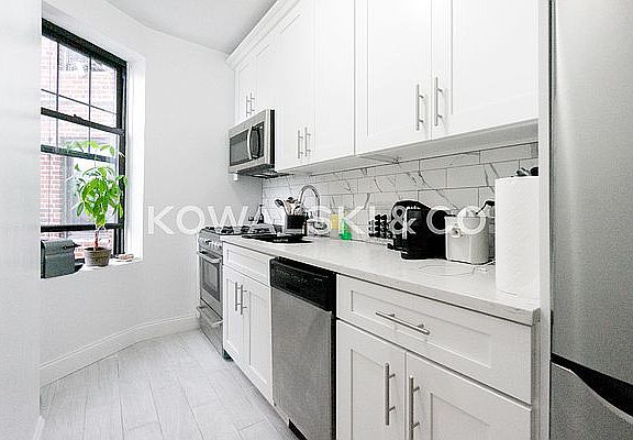 5th image of 290 6th Ave APT 5A