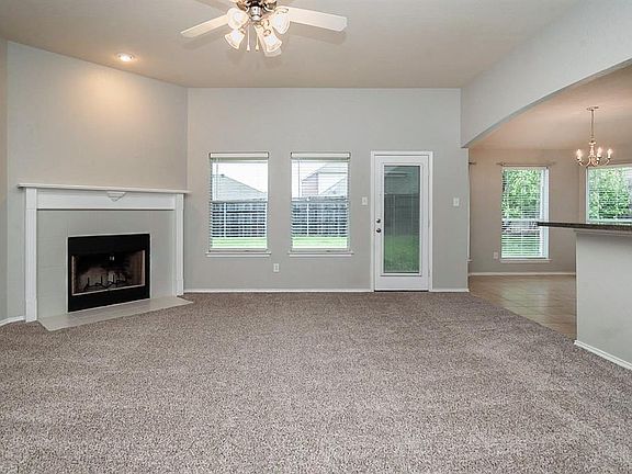 3rd image of 1113 Linden Dr