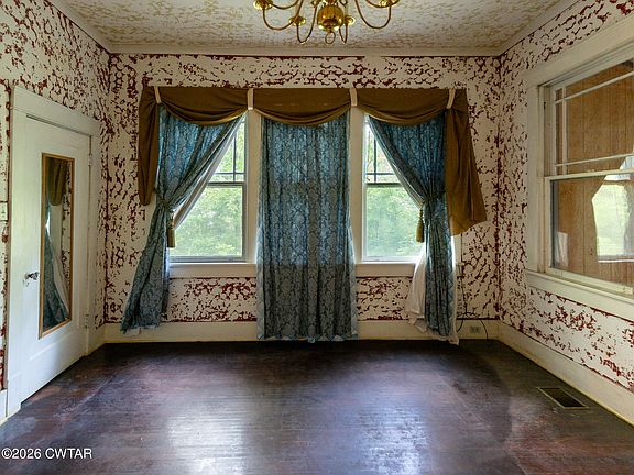 15th image of 3061 Highland St