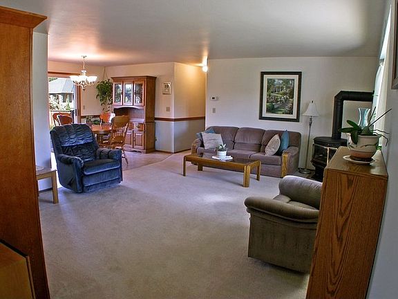 3rd image of 406 Briza Way Ln