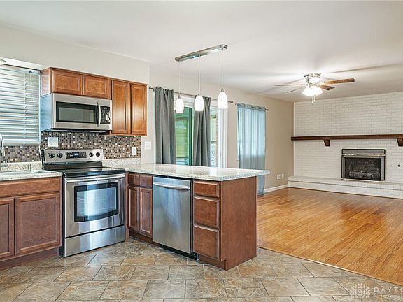 5th image of 1039 Crestwood Hills Dr