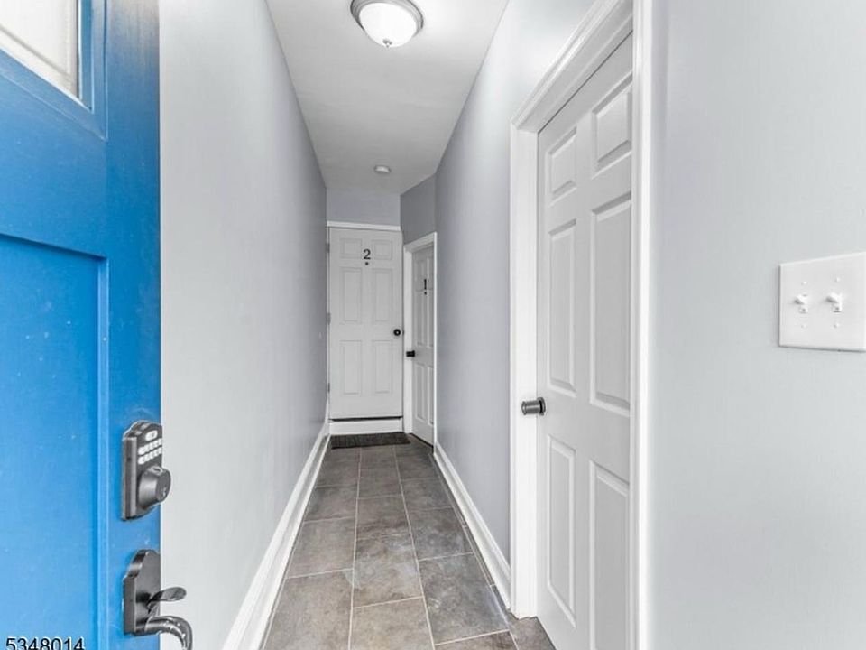 Front hallway entrance