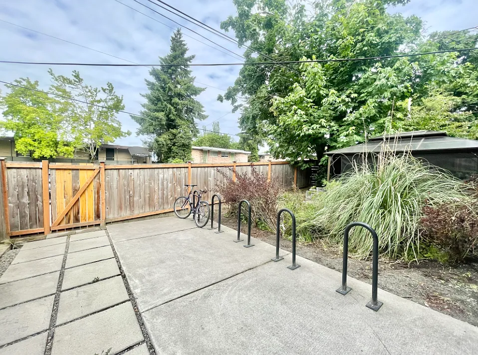 3633 Linden Ave N — Photo 4