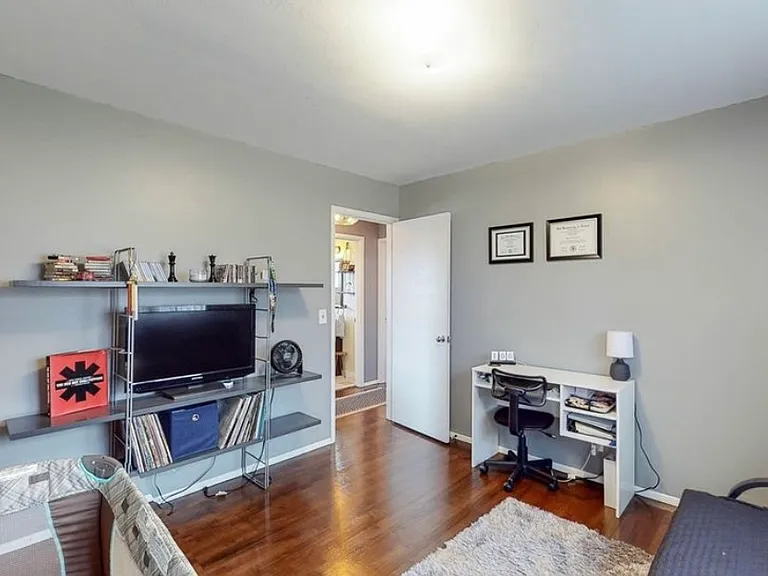 1139 Valley Dr NW — Photo 13