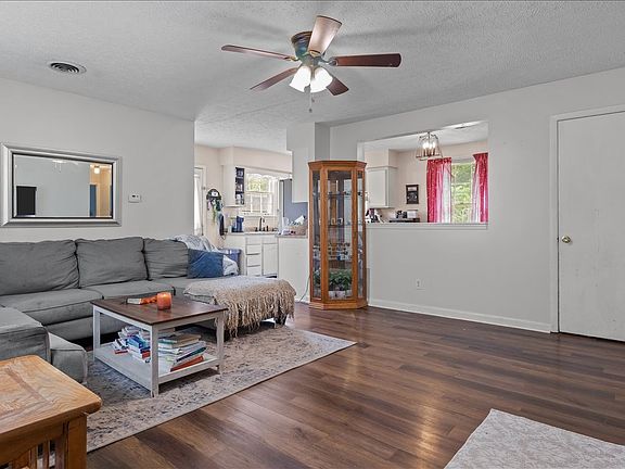 4th image of 321 Kevin Dr