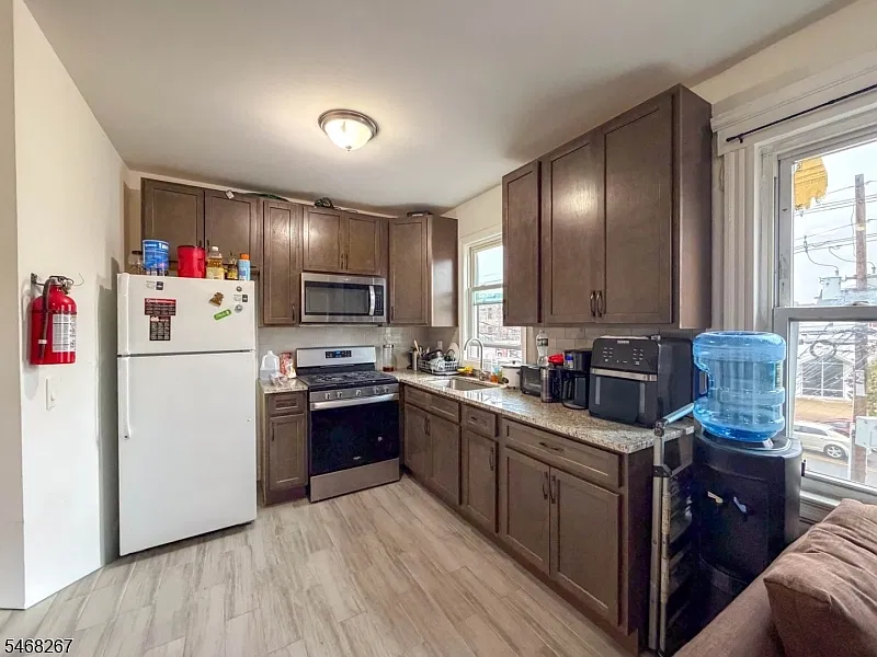 4 bed, 3.0 bath, $2,750 — Photo 4
