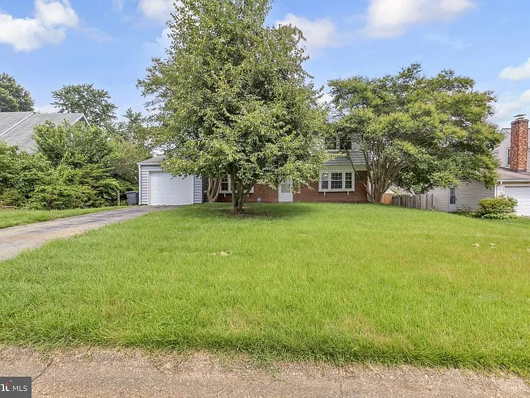 2807 Folsom Ln — Photo 3