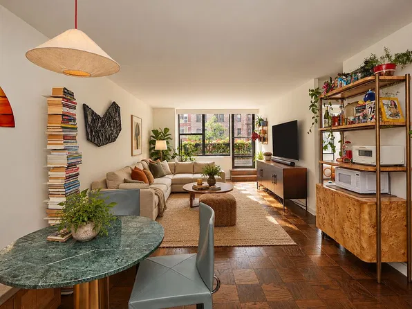 301 E 45th St APT 2F, New York, NY 10017