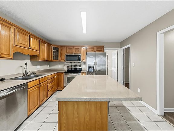 3rd image of 400 Wyndham Ave