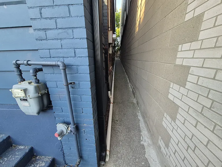 1191 Woodbine Ave #BASEMENT — Photo 17