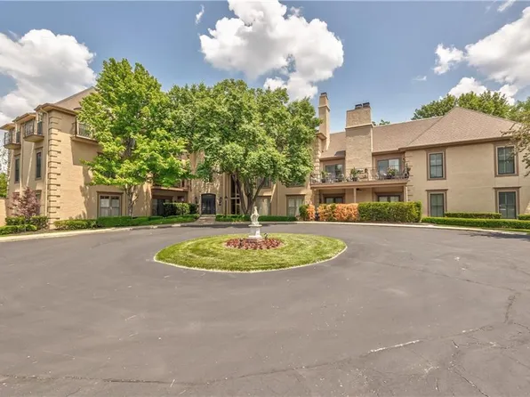 7221 Mission Rd APT 215, Prairie Village, KS 66208