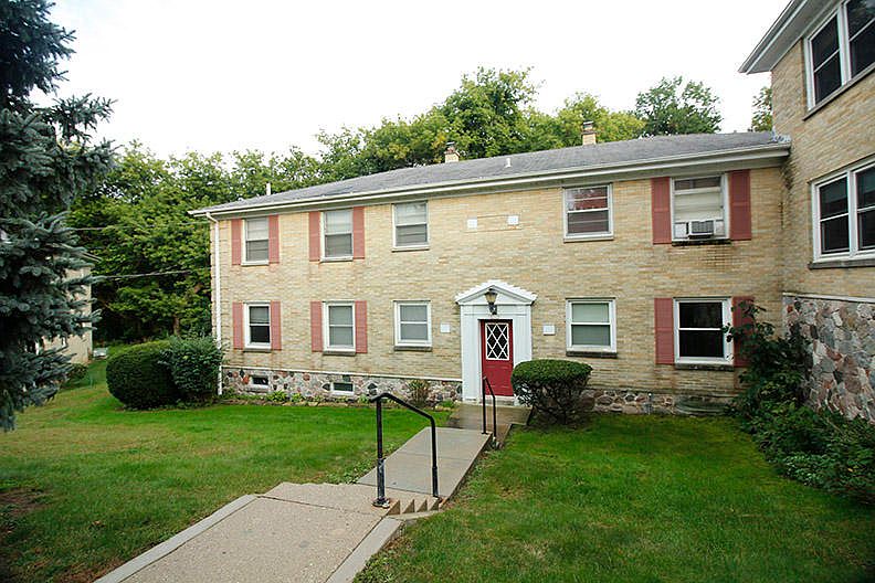 1st image of 1315 E Randolph Ct