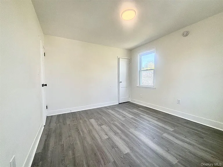 66 Kenmore Rd — Photo 9