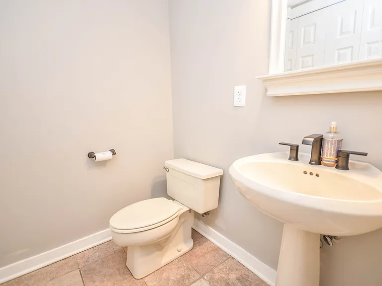 9108 Weant Dr — Photo 19