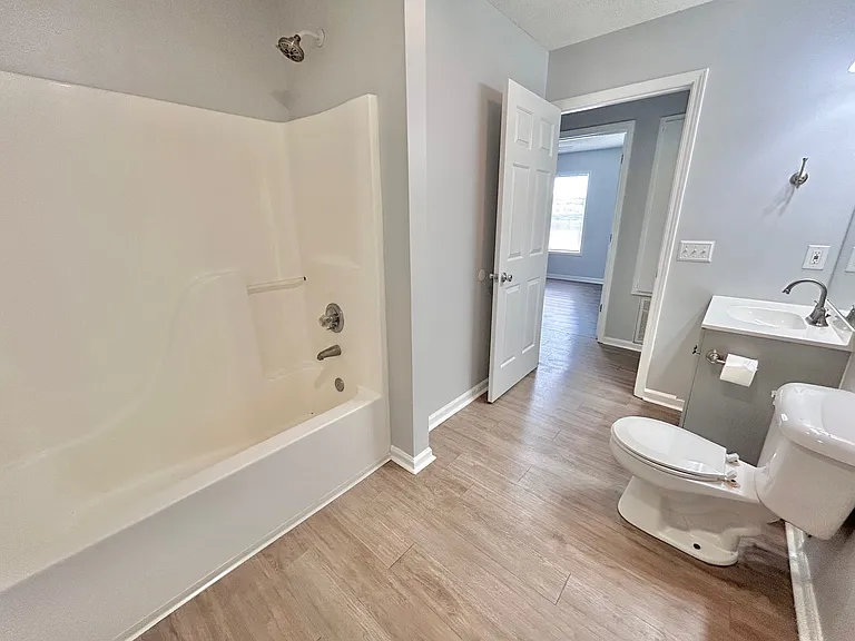 620 E Davis St — Photo 8