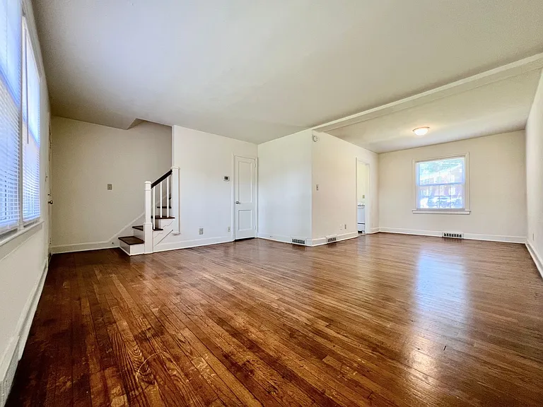 Latham Park Manor — Photo 12