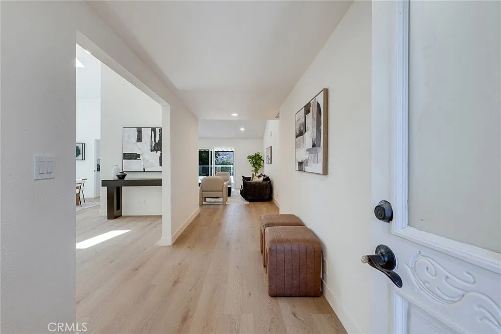 4 bed, 1793 sqft, $6,900 — Photo 2