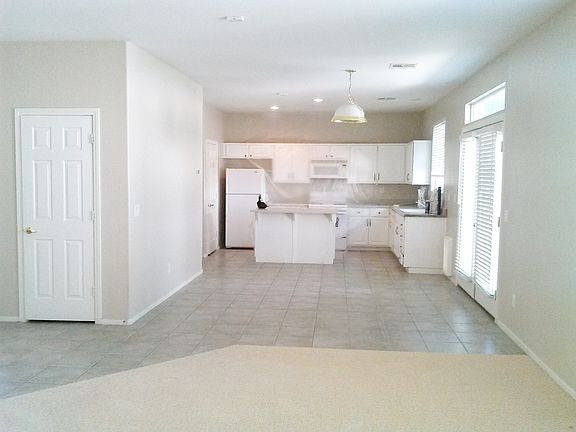4th image of 904 Sterling Thorn Ct