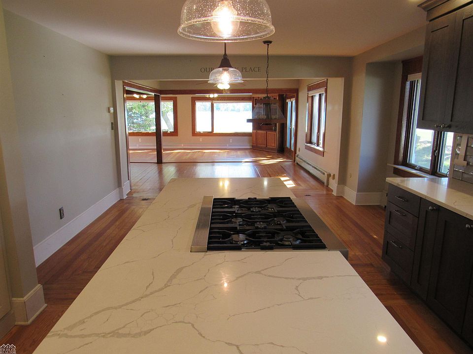 9910 N River Rd, photo 10
