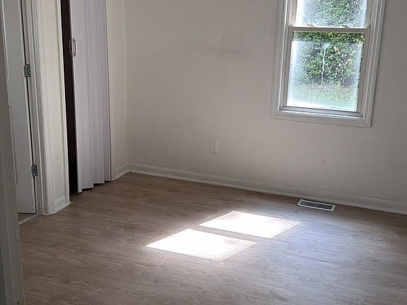 5th image of 302 Lakeview Hts