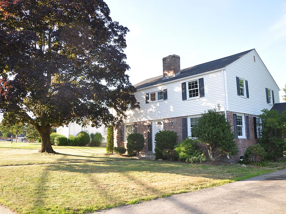 1st image of 24 Garden City Dr
