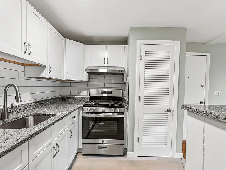 3 Elaine St #33 — Photo 1