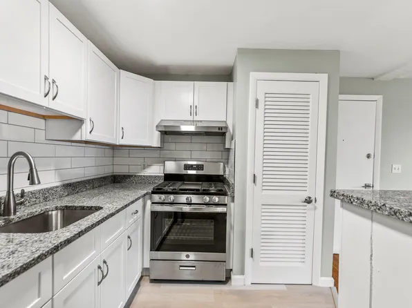 1 Elaine St #12, Hampton, NH 03842