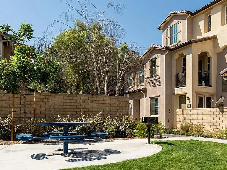 418 Stratus Ln #4 — Photo 2