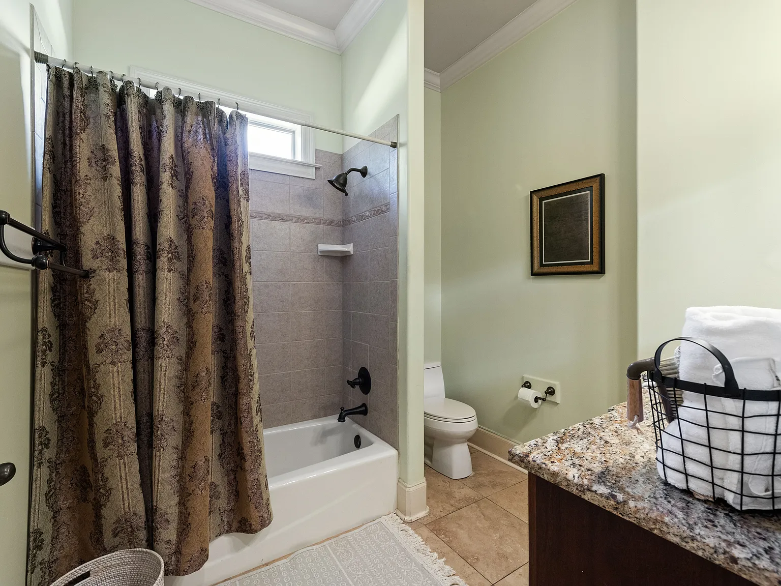 4 bed, 4525 sqft, $4,500 — Photo 3