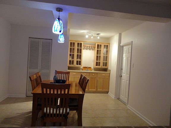5th image of 351 Shore Dr E