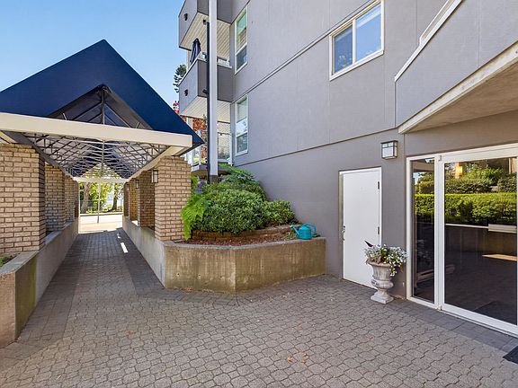 3rd image of 15717 Marine Dr #202