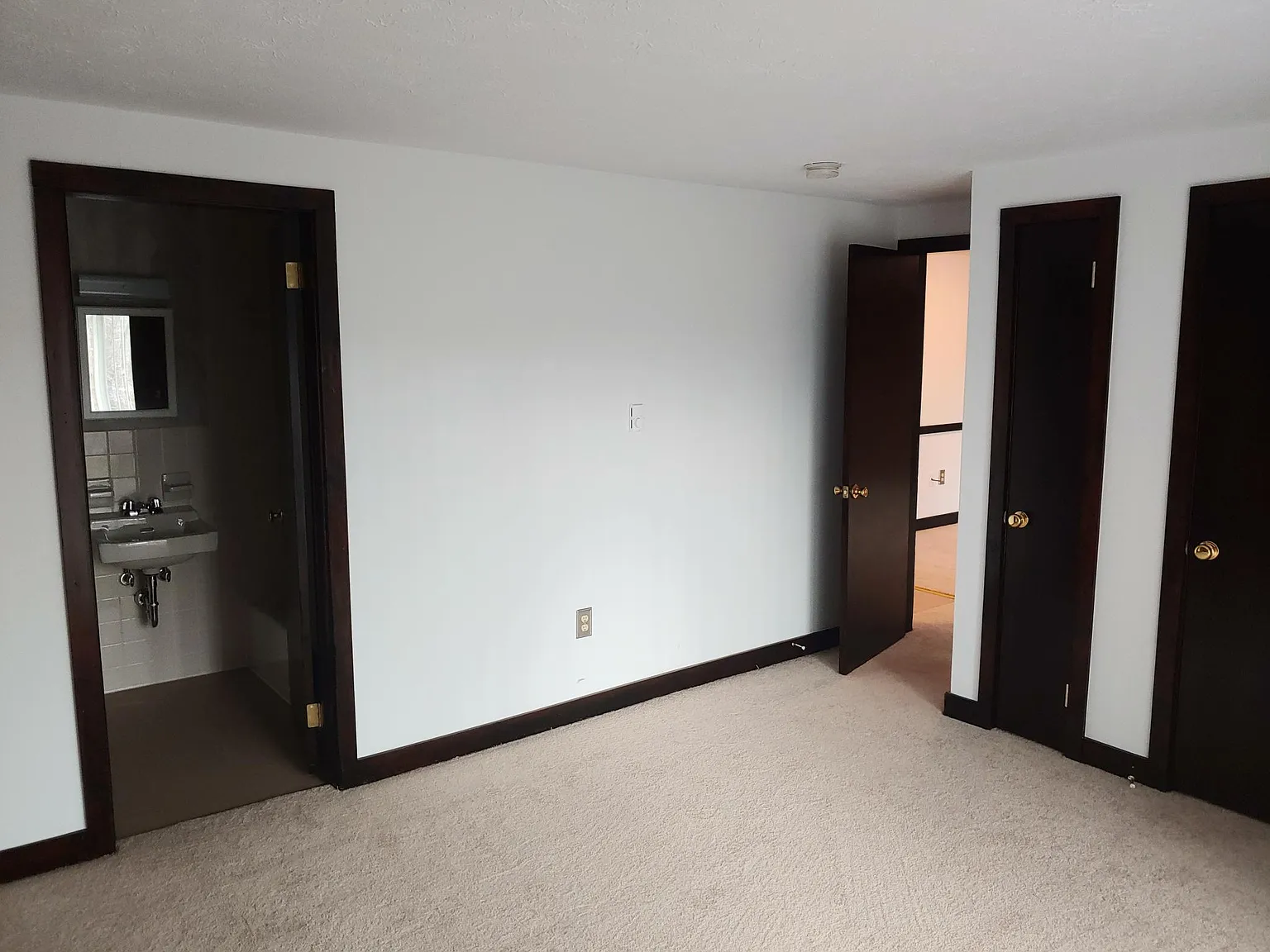 1 bed, 560 sqft, $975 — Photo 3