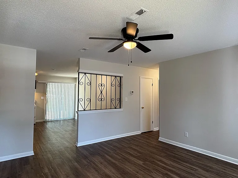1313 Ireland Dr #B — Photo 3